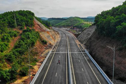 Ha-Long-Van-Don-highway