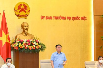 Chu-tich-Quoc-Hoi-Vuong-Dinh-Hue