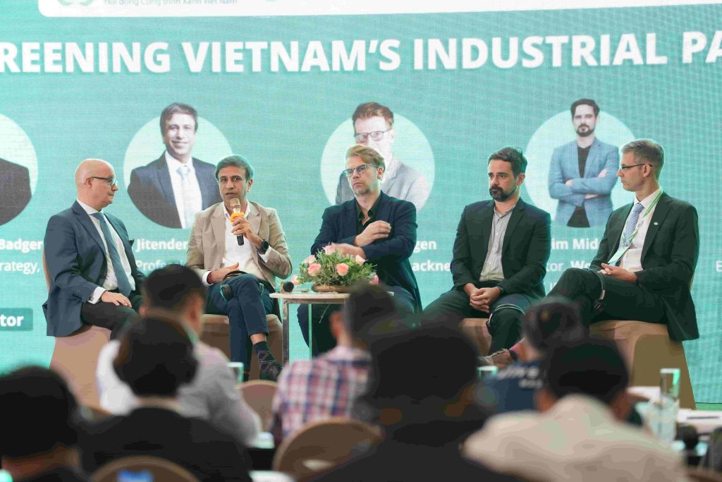 Các chuyên gia đầu ngành về công trình xanh tại buổi tọa đàm